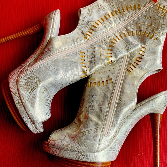 Dan Sara gold brocade mid calf boots Size 9 NWOT - Picture 2 of 13